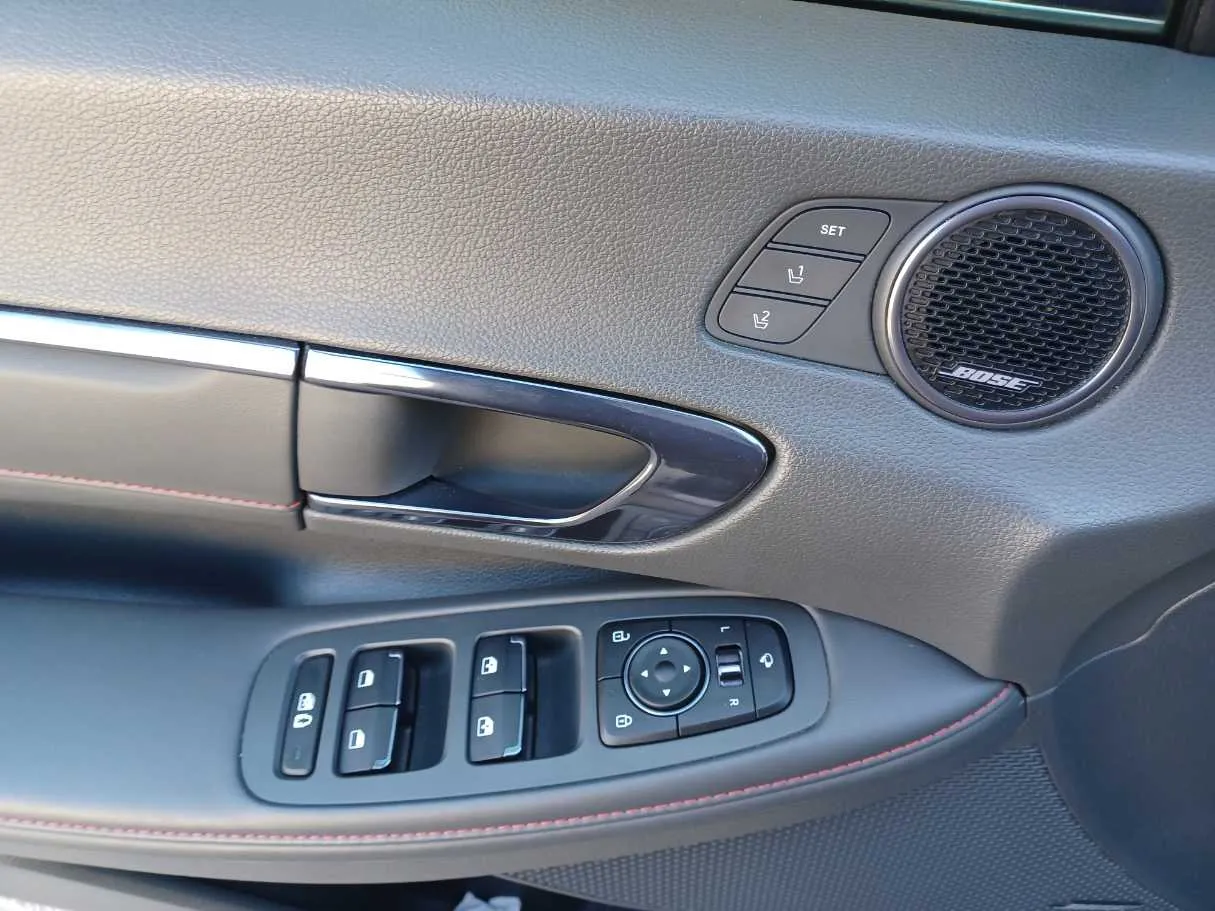Car image 22