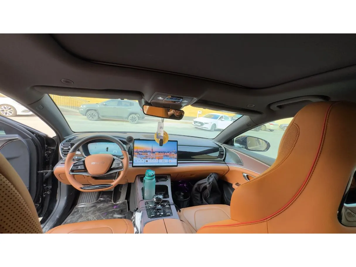Car image 12