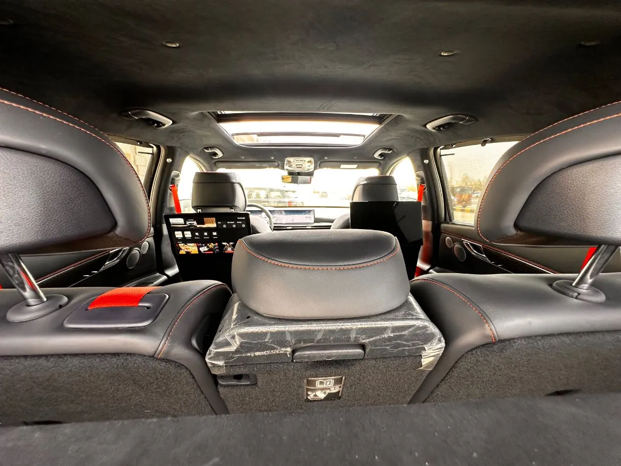 Car image 17