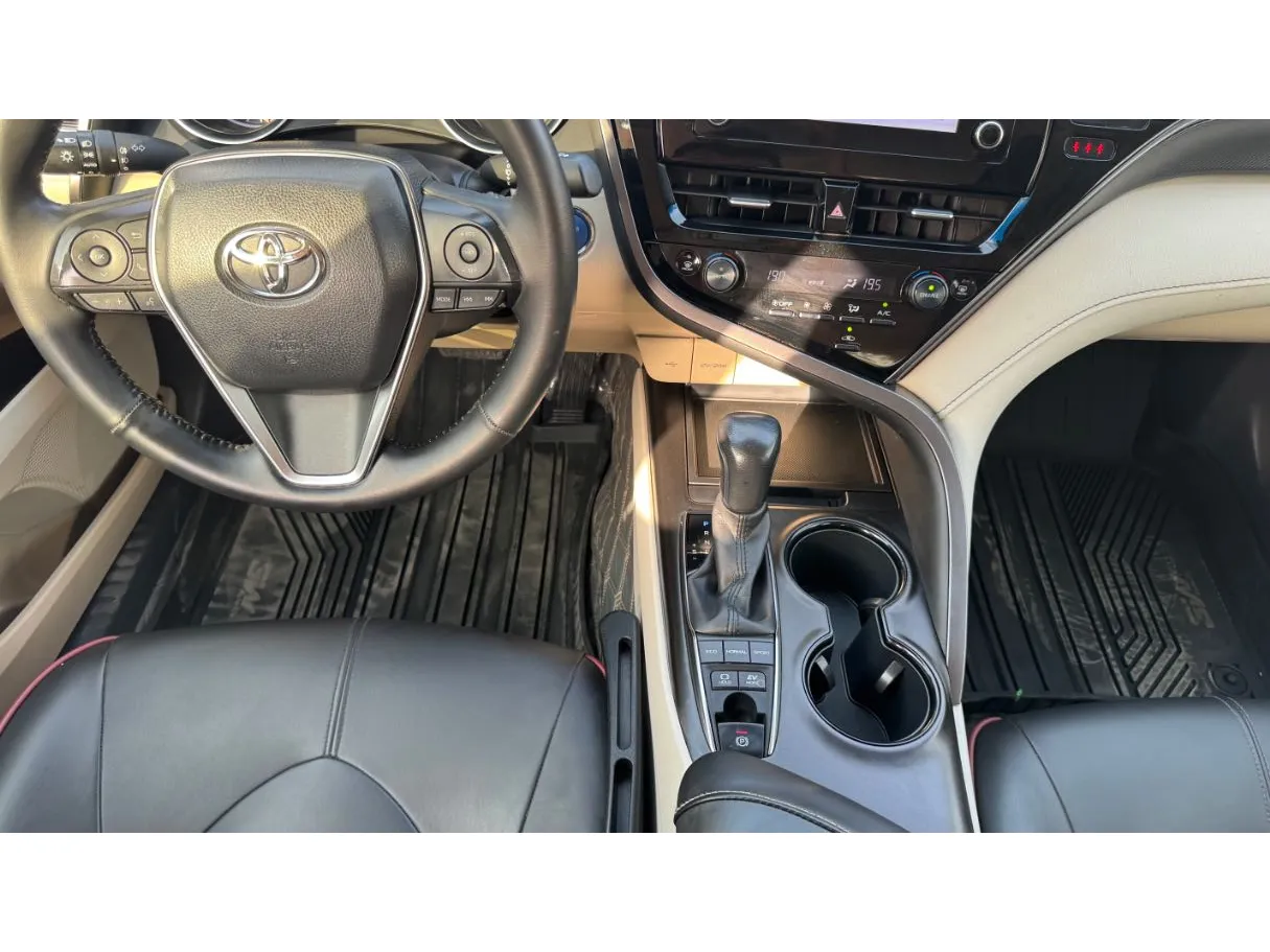 Car image 15