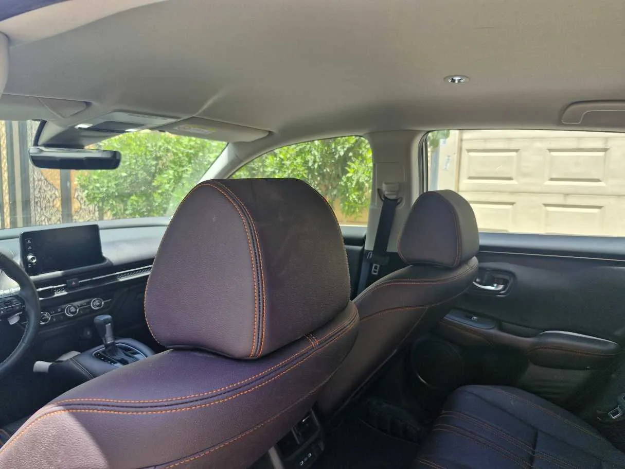 Car image 15