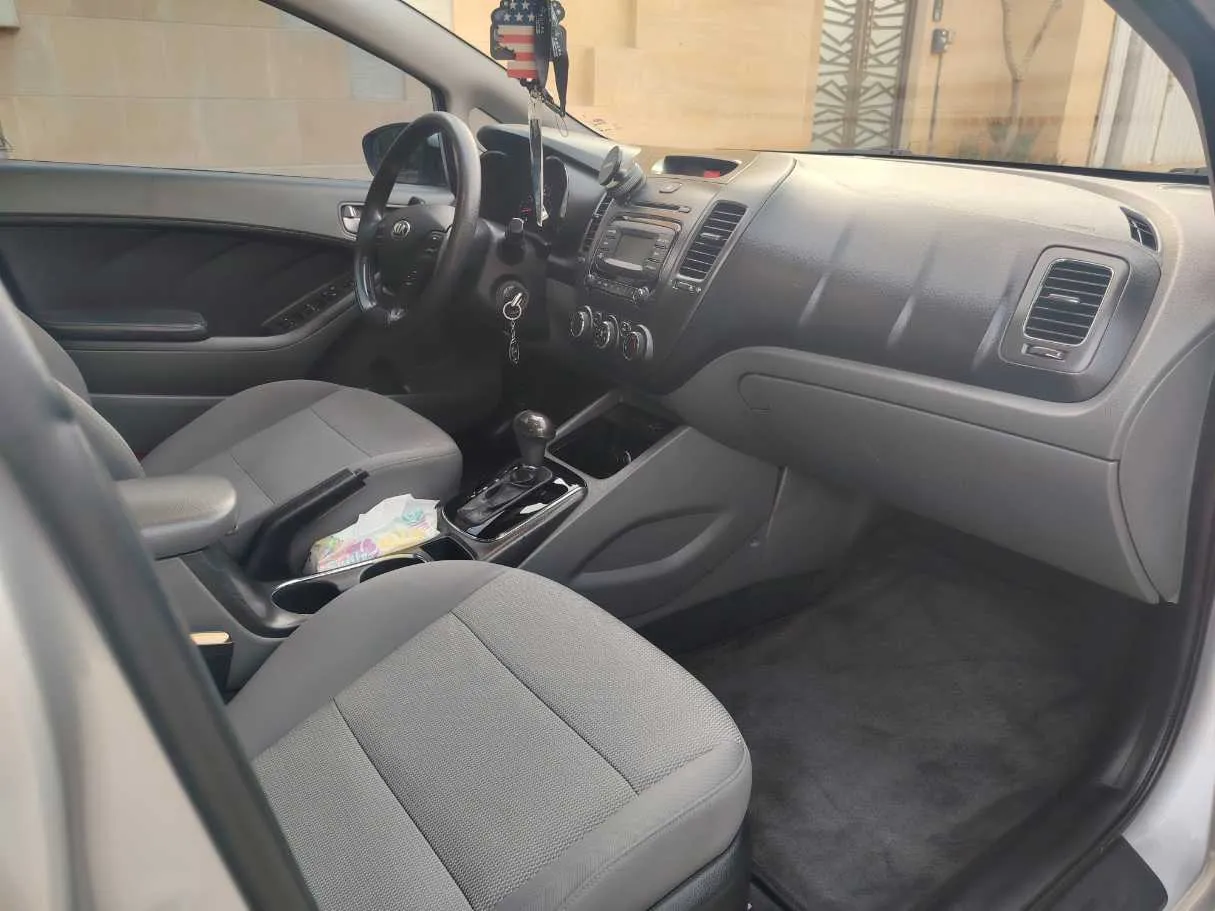 Car image 26