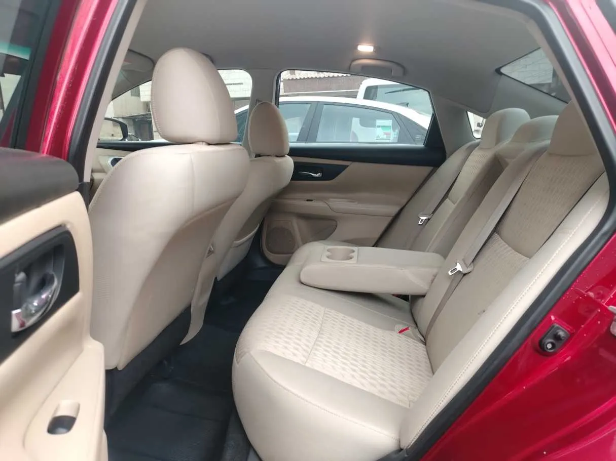 Car image 16