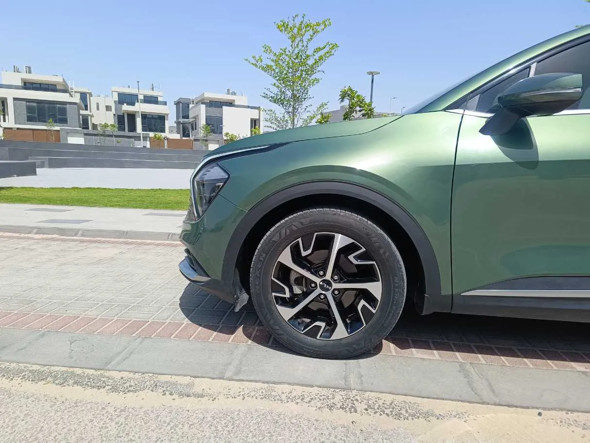 Car image 9