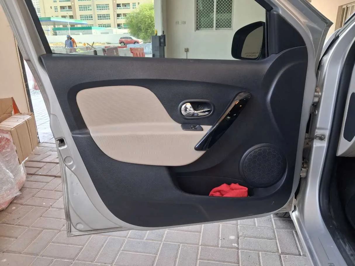 Car image 10