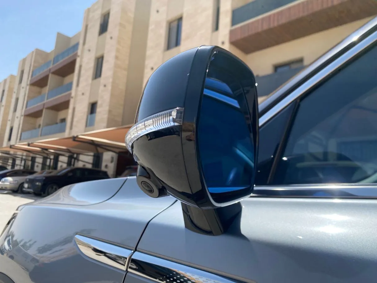 Car image 23