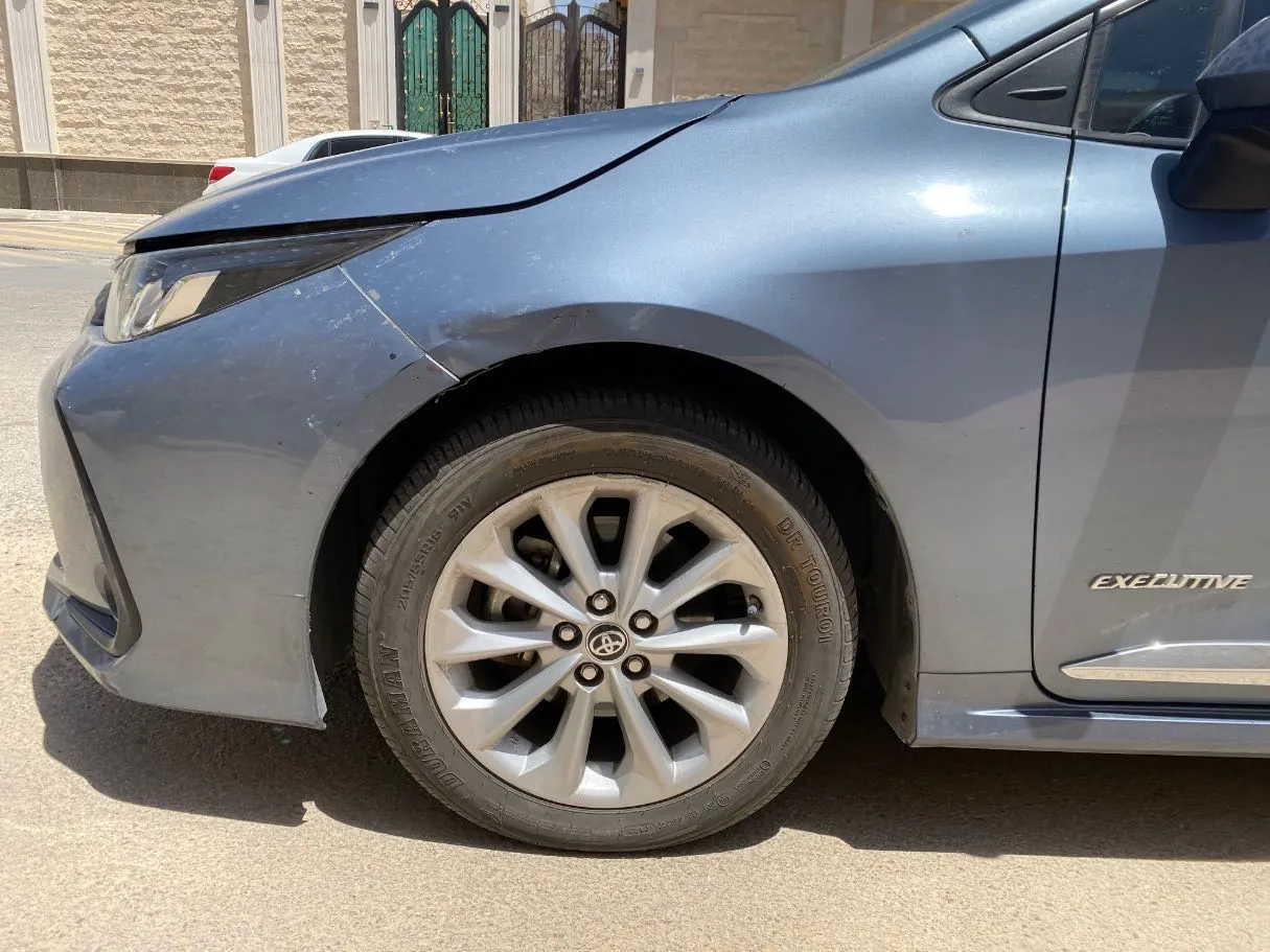 Car image 9