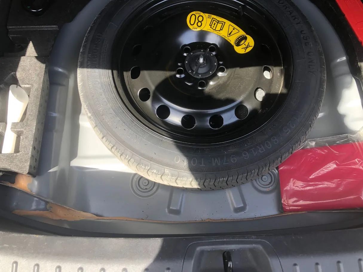 Car image 25