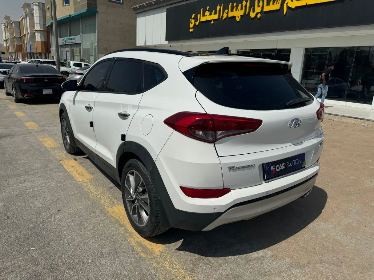 Car image 7