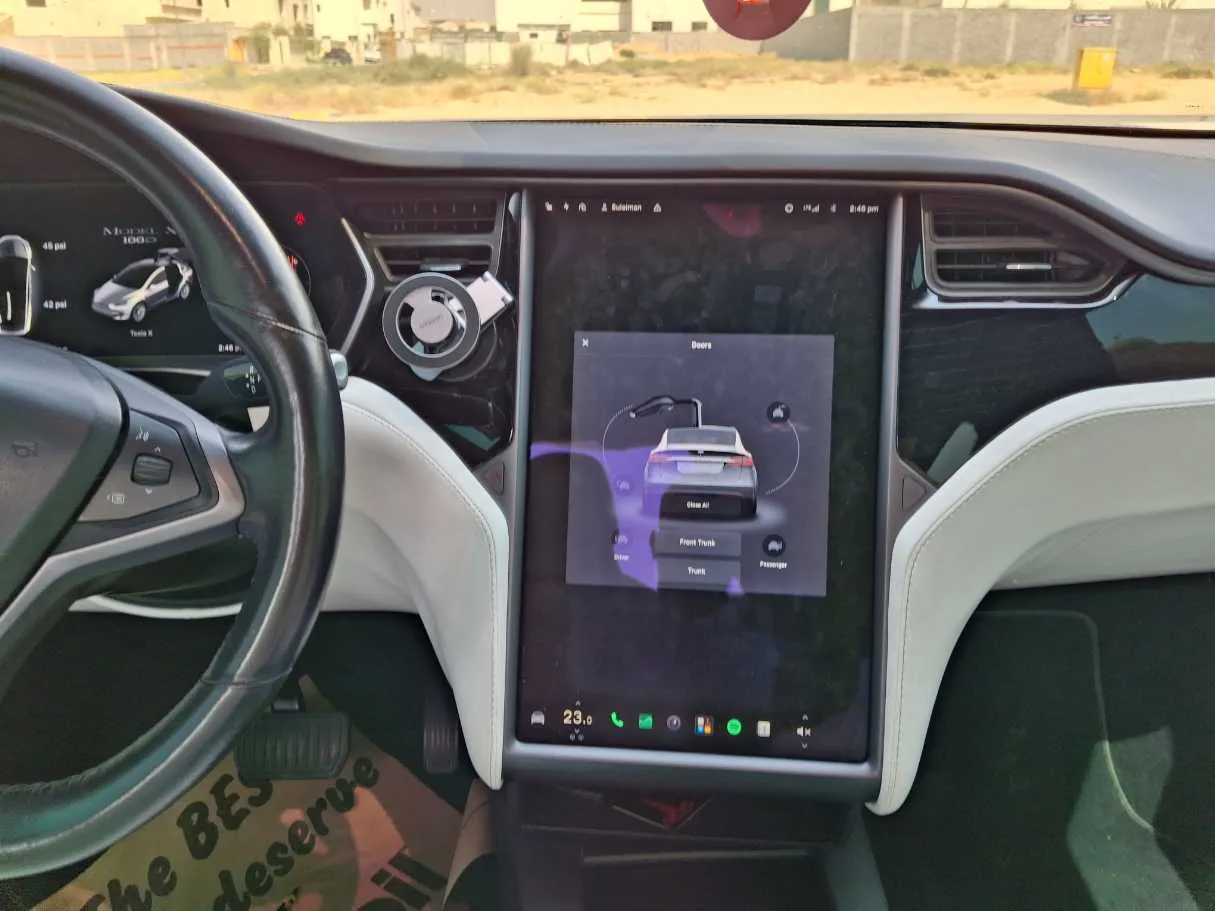 Car image 19