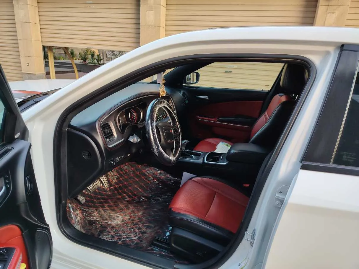 Car image 12