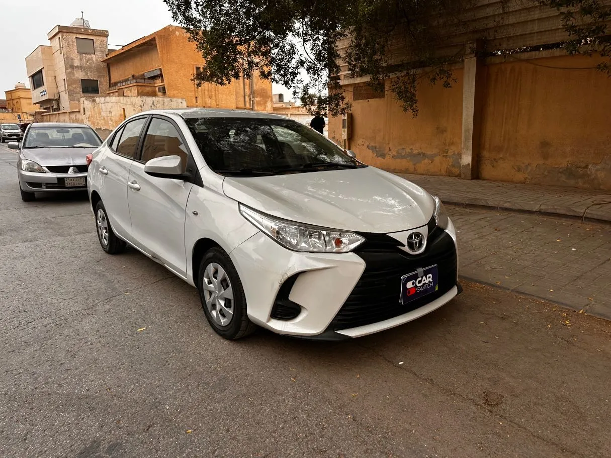 Car image 4