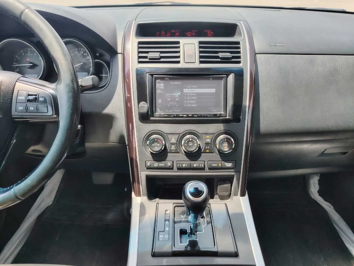 Car image 19
