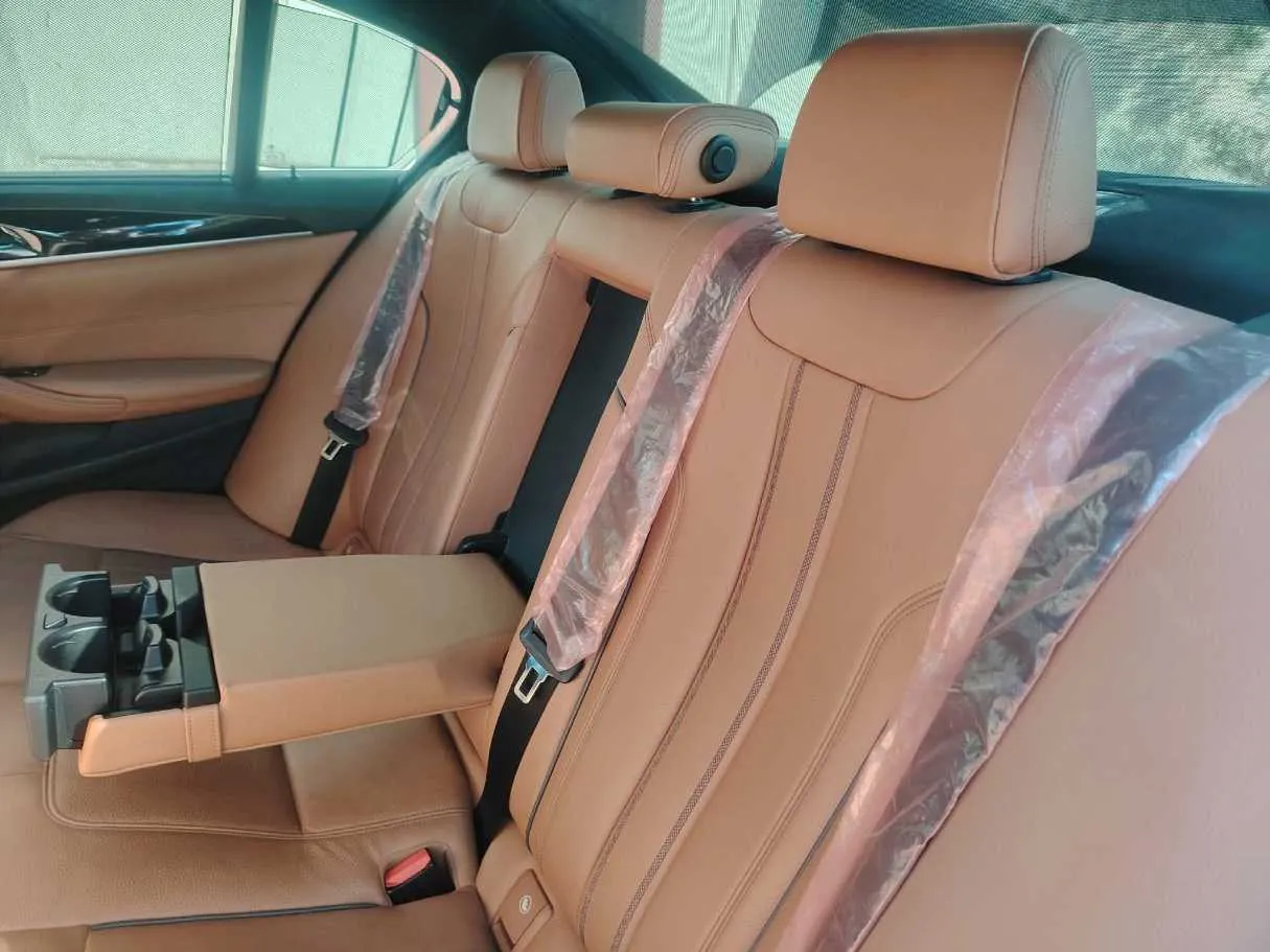 Car image 18