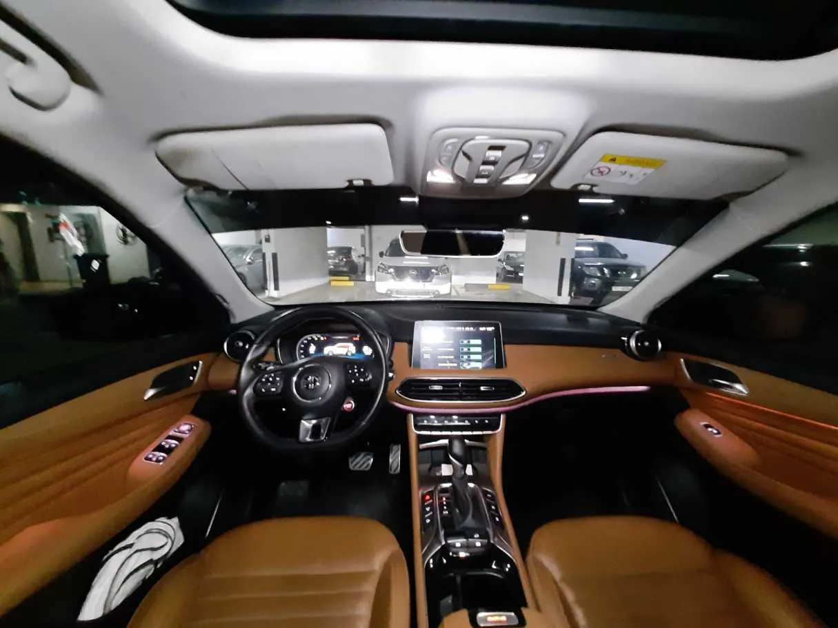 Car image 14