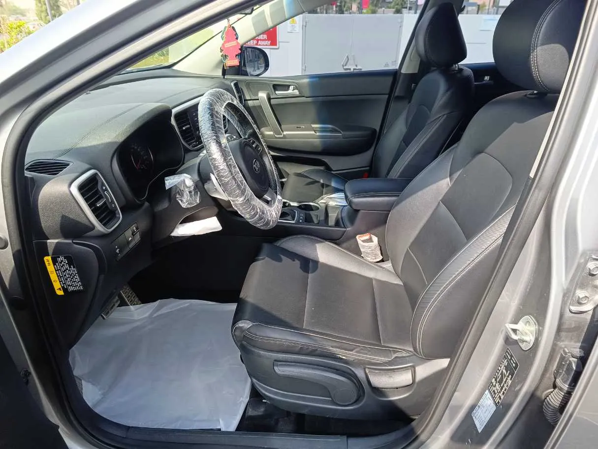 Car image 15