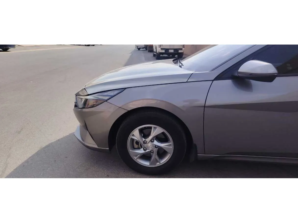 Car image 9