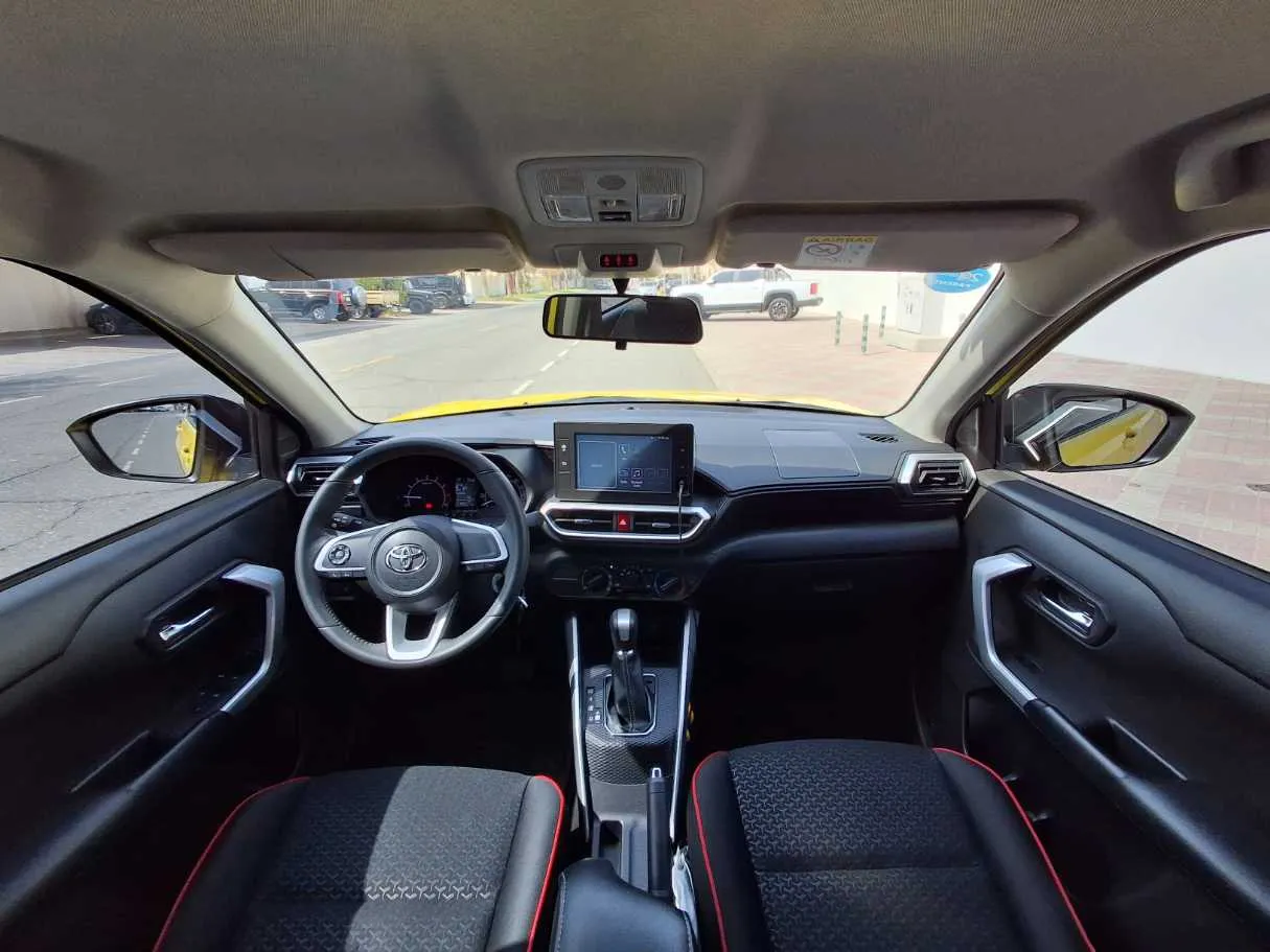 Car image 18