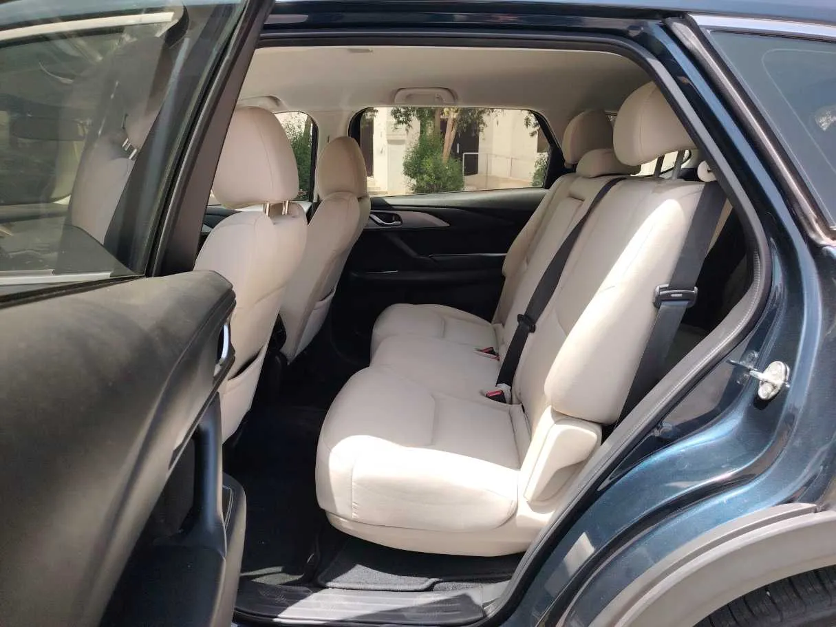 Car image 14