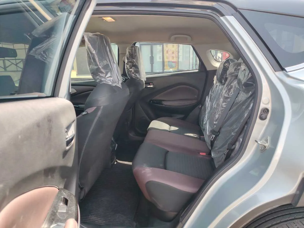 Car image 15