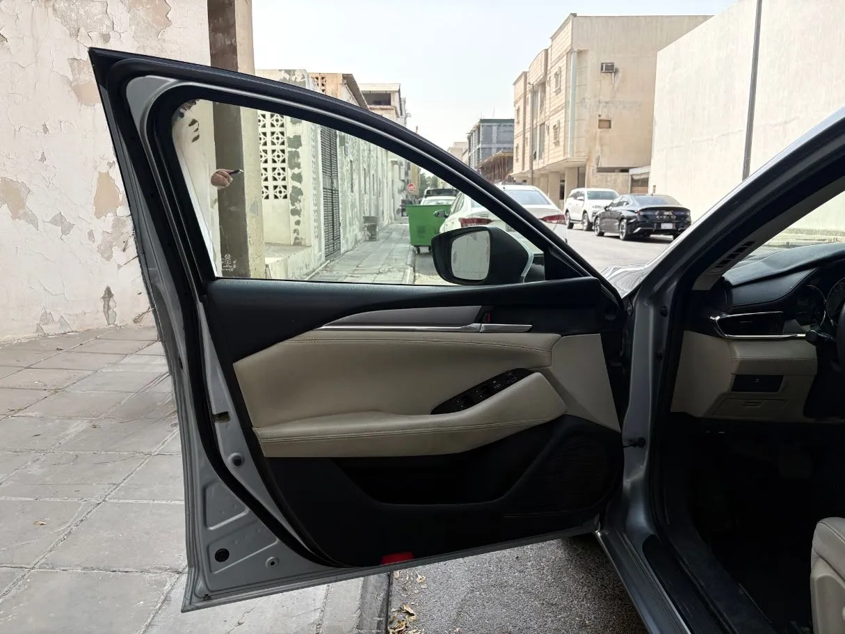 Car image 10