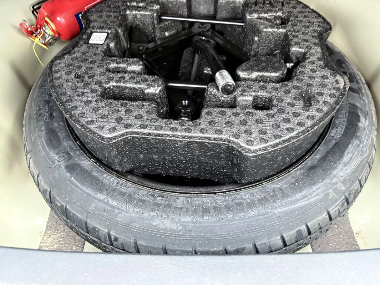 Car image 29
