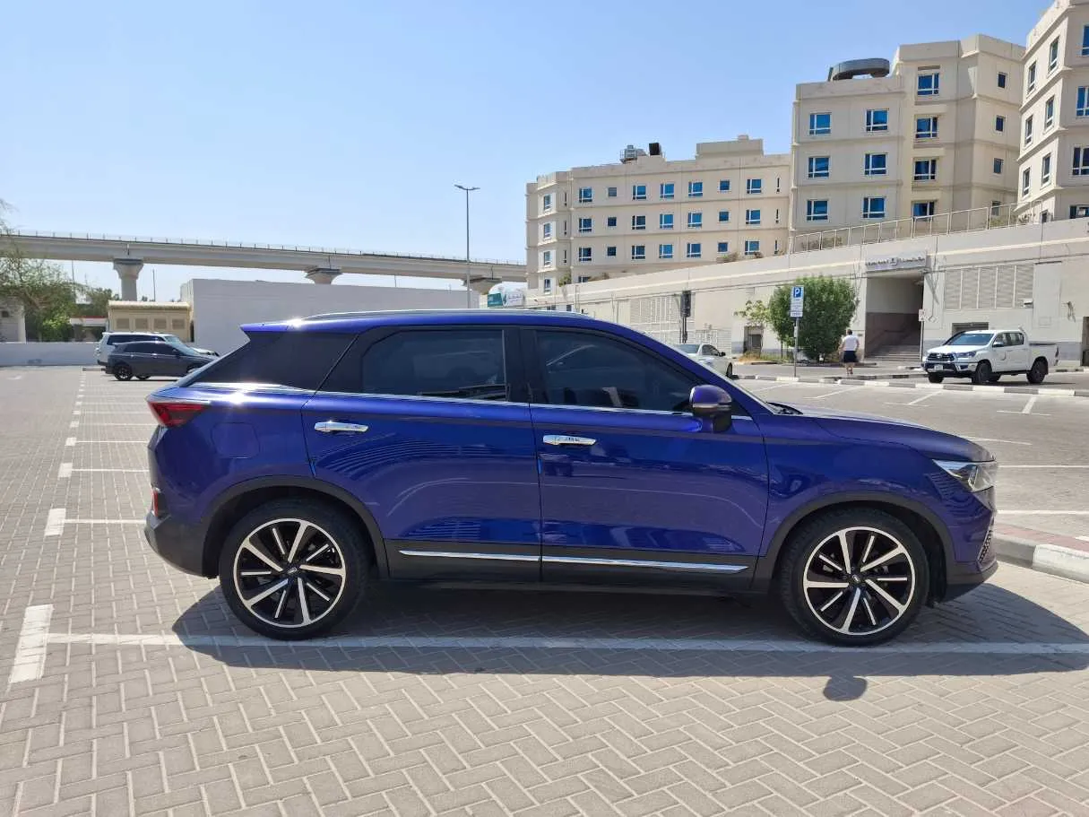Car image 3