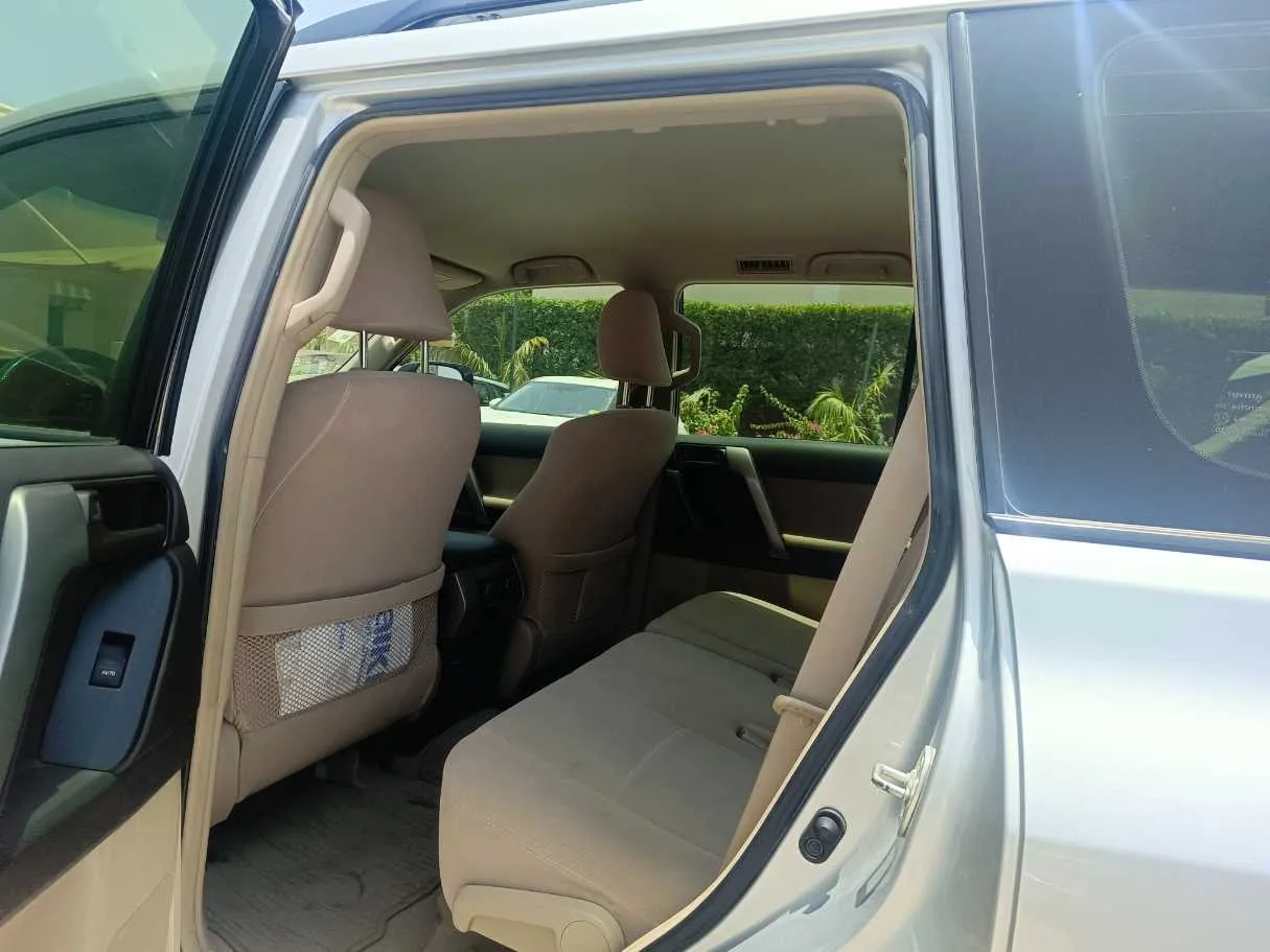 Car image 16