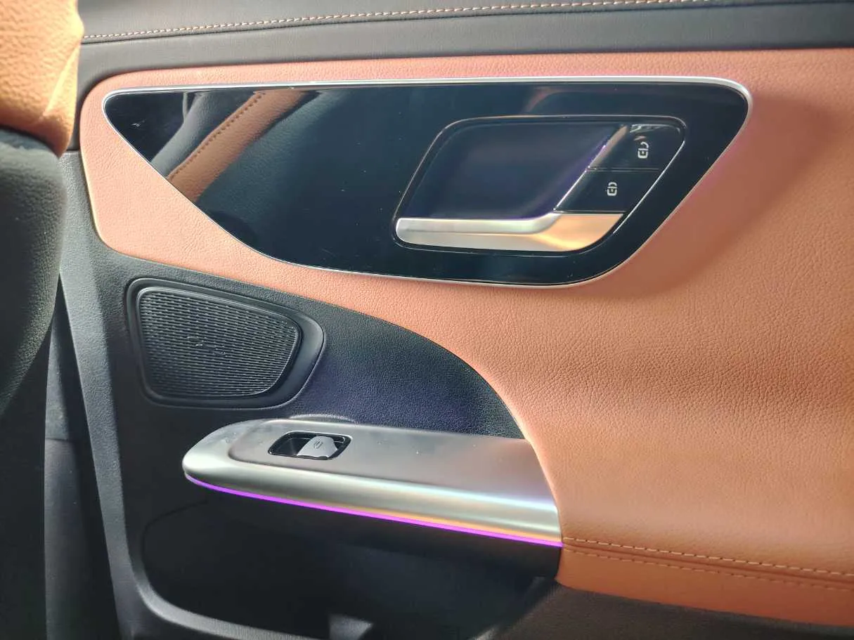 Car image 30