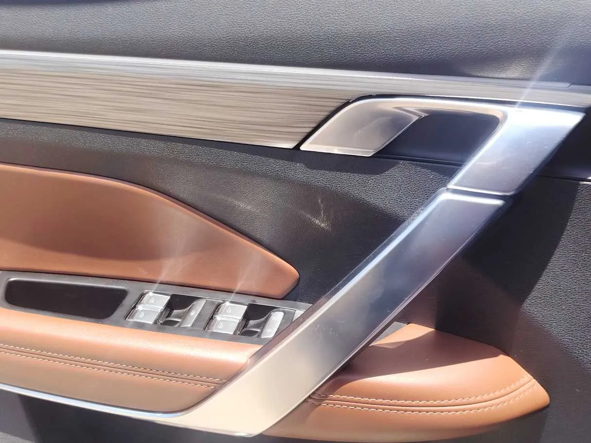 Car image 29
