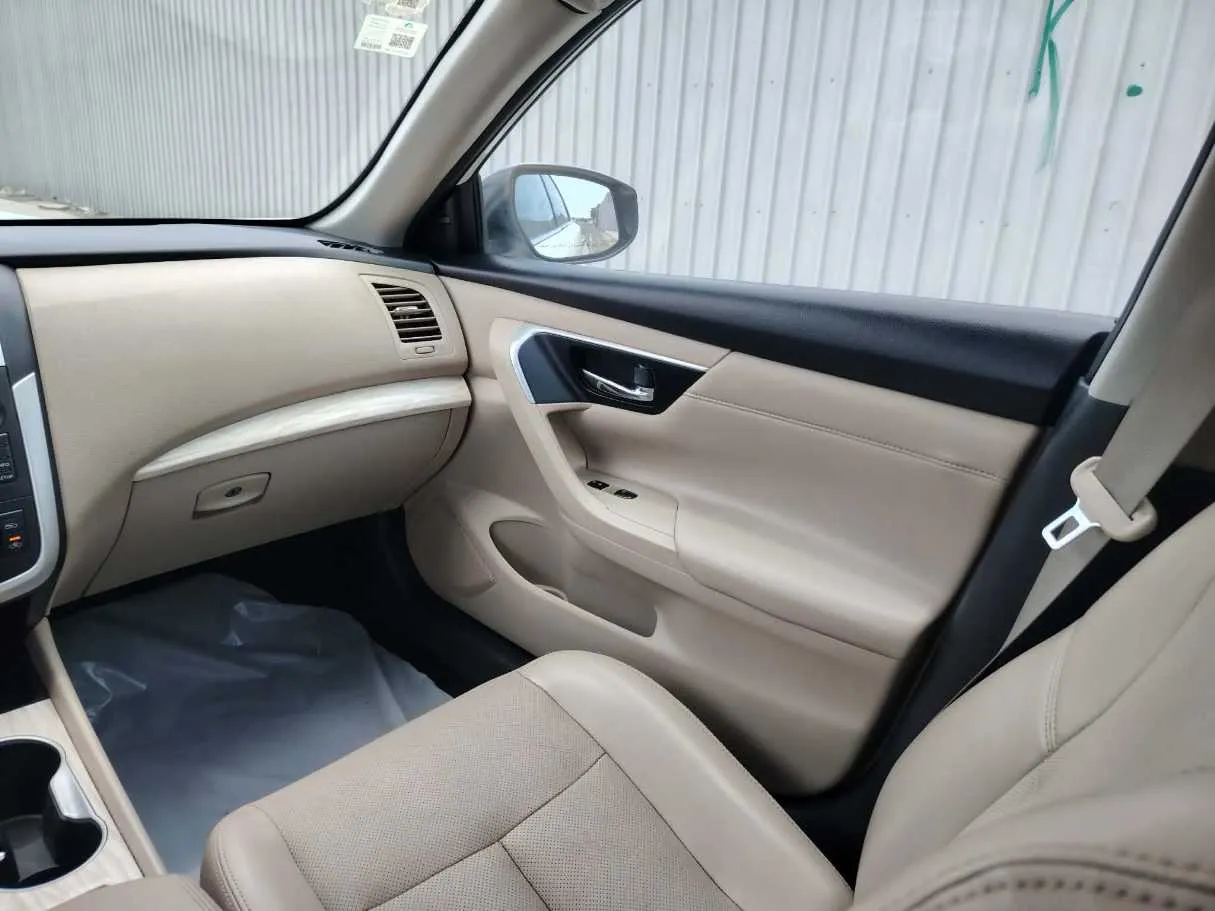 Car image 24