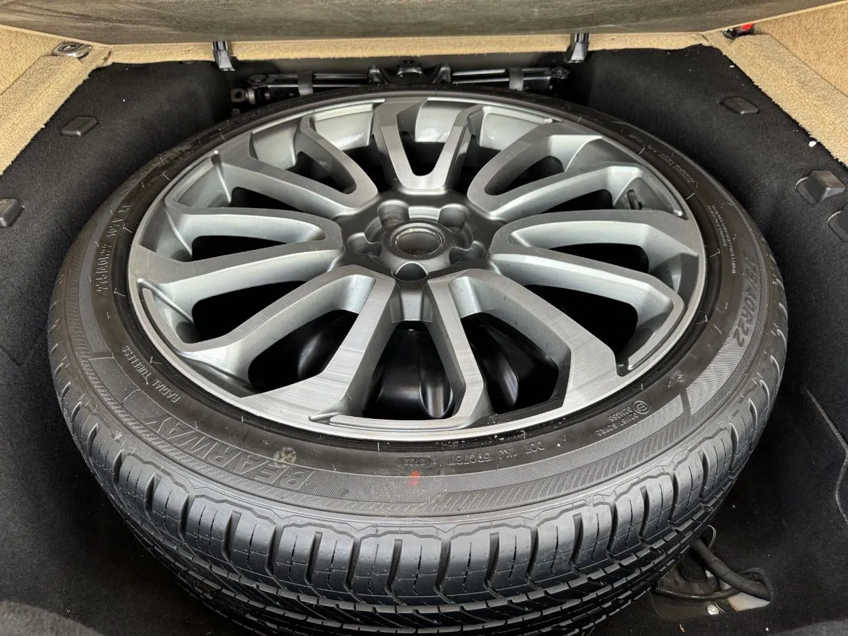 Car image 36