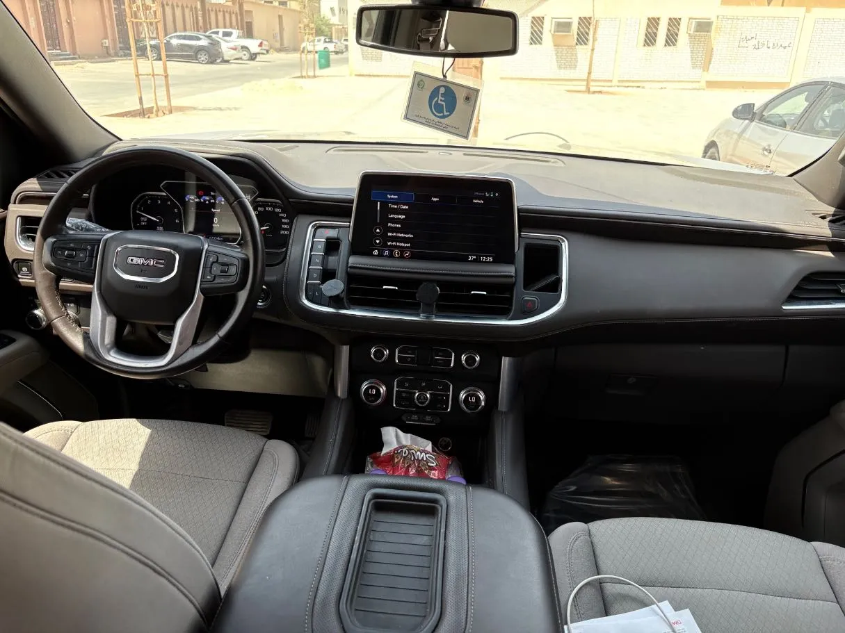 Car image 18
