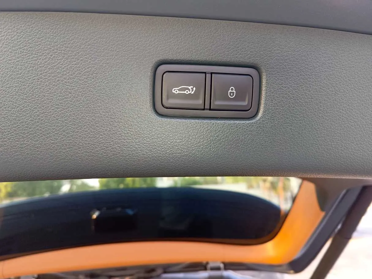 Car image 36