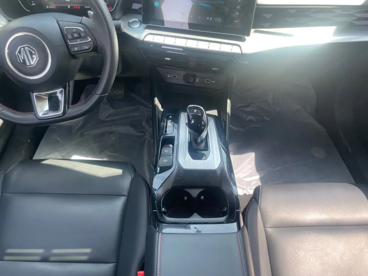 Car image 19