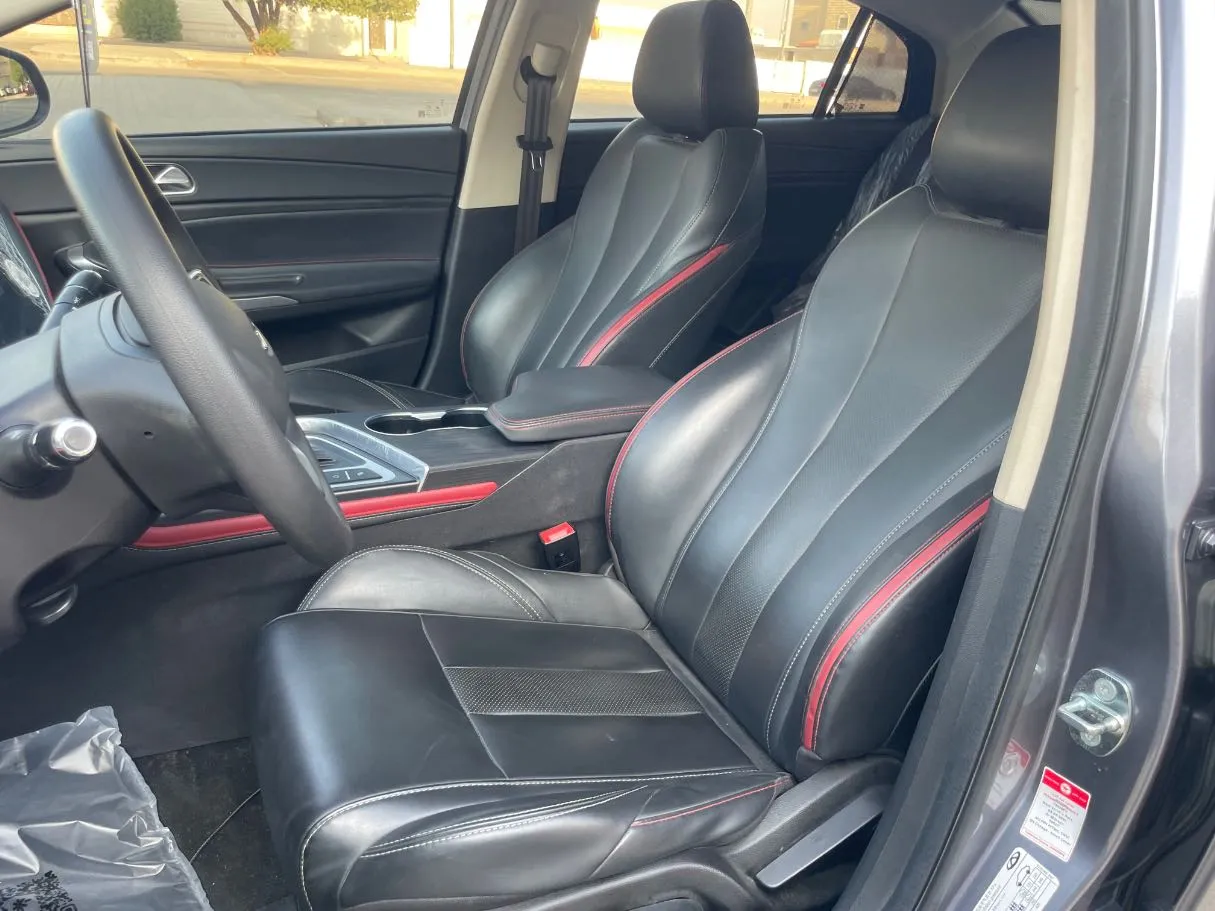 Car image 12