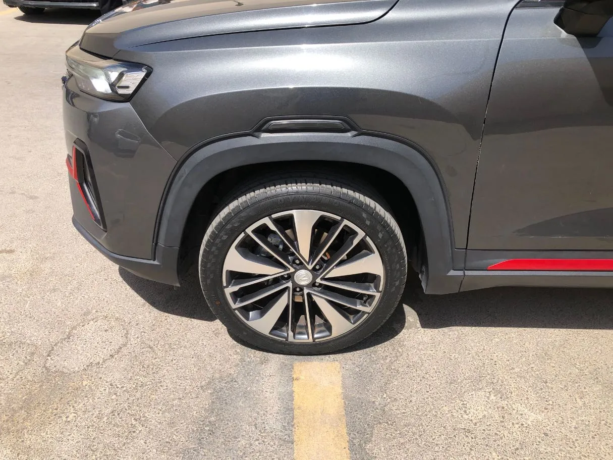 Car image 9