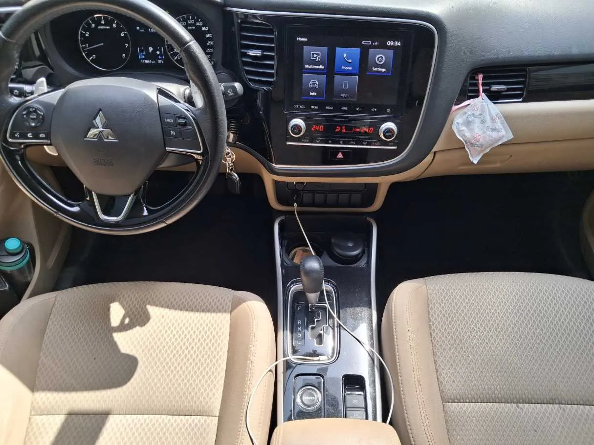 Car image 16