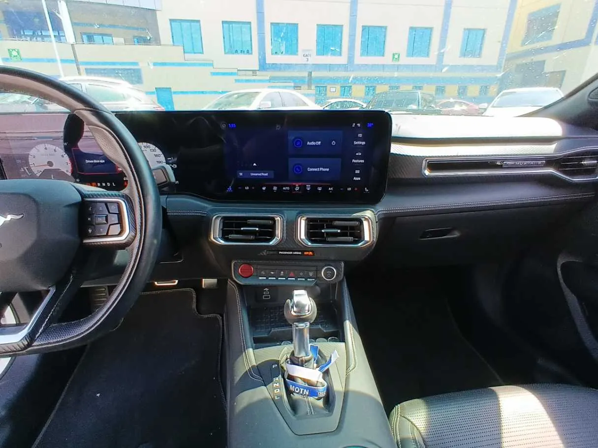 Car image 14
