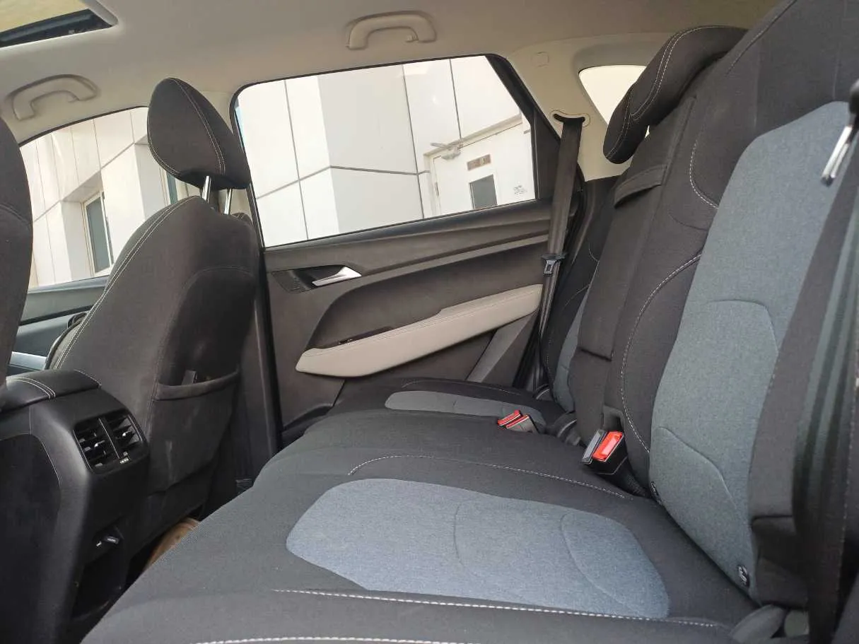 Car image 13