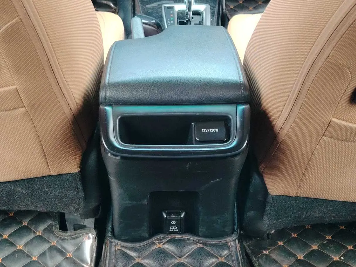 Car image 25