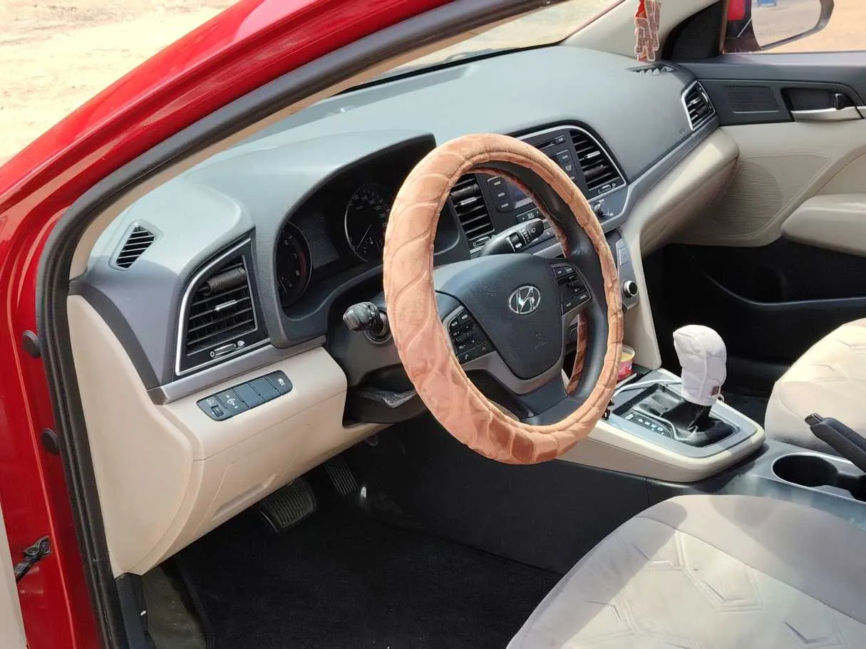 Car image 12