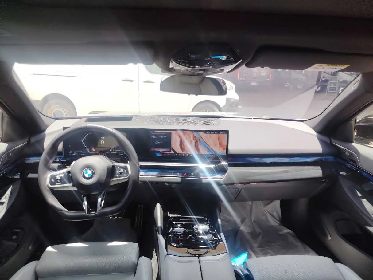 Car image 16