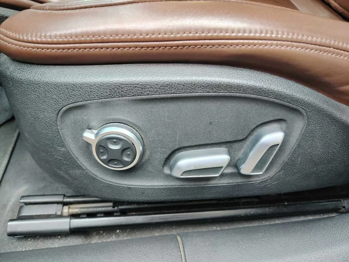 Car image 38