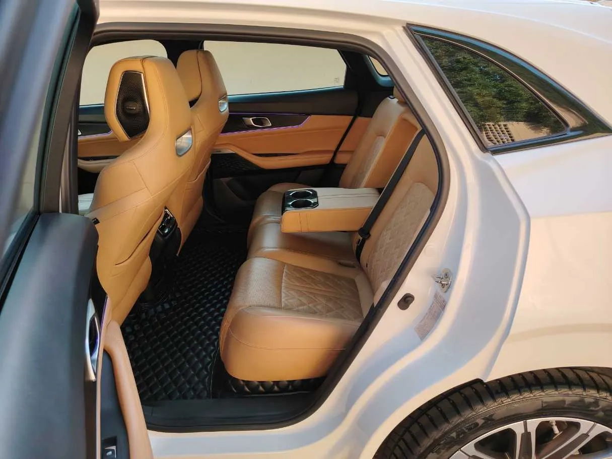 Car image 13