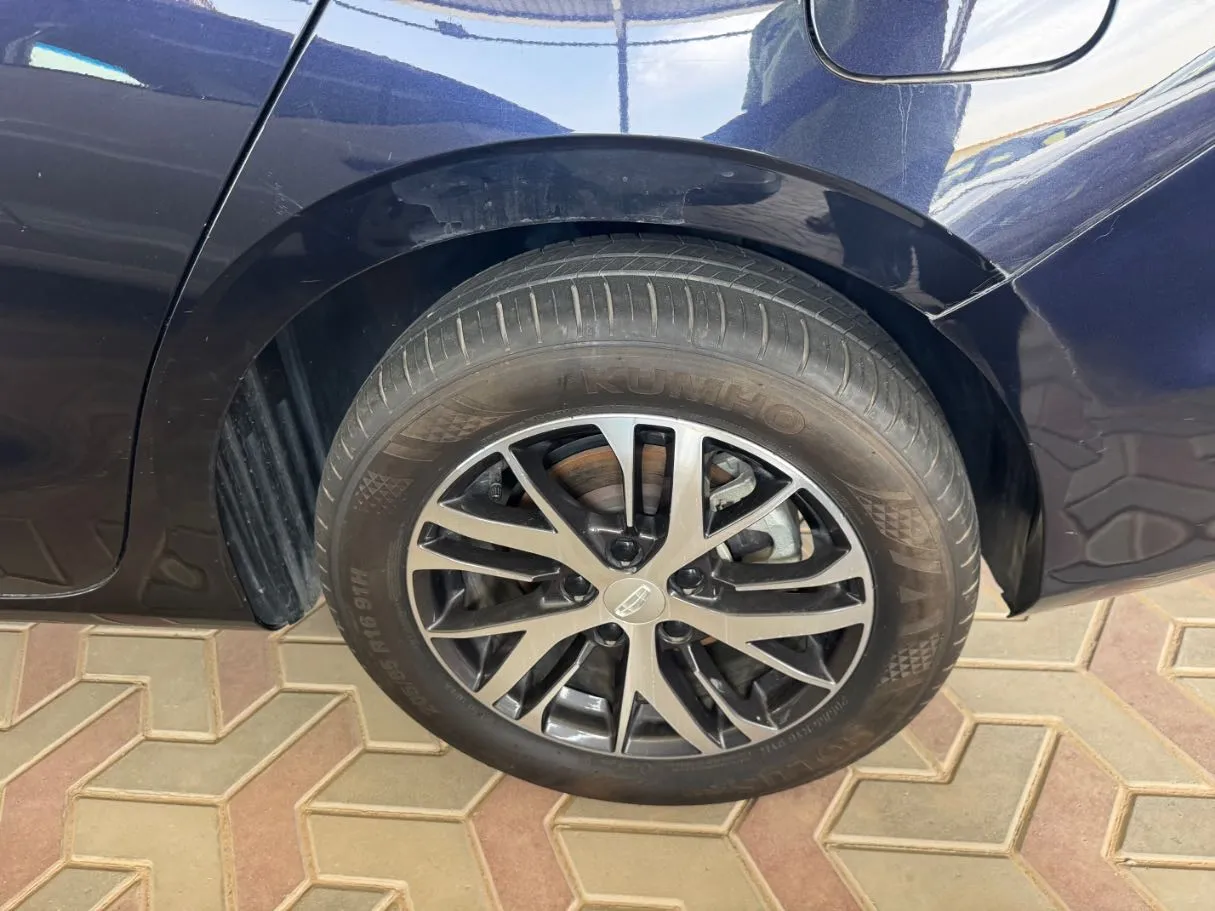 Car image 6
