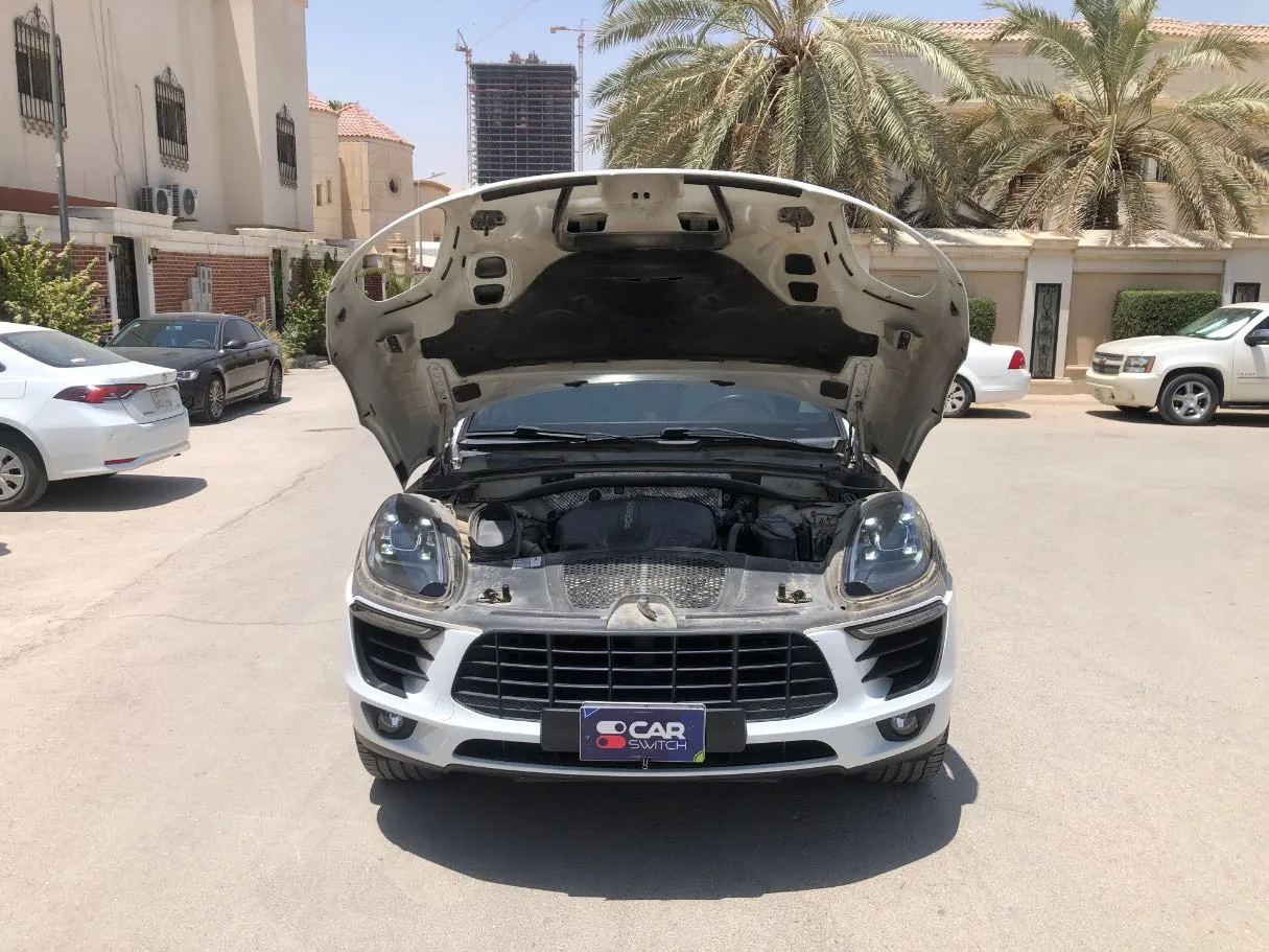 Car image 24