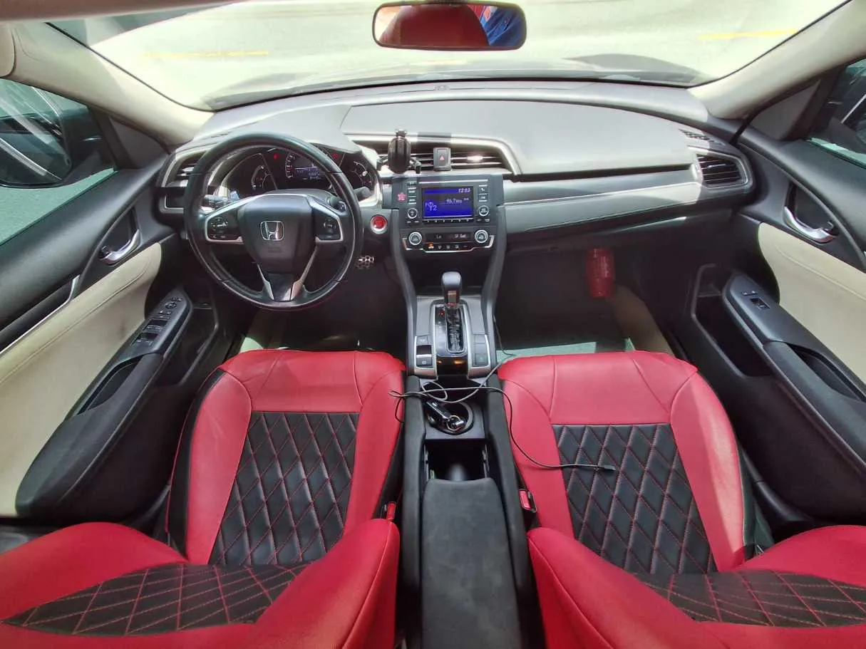 Car image 14