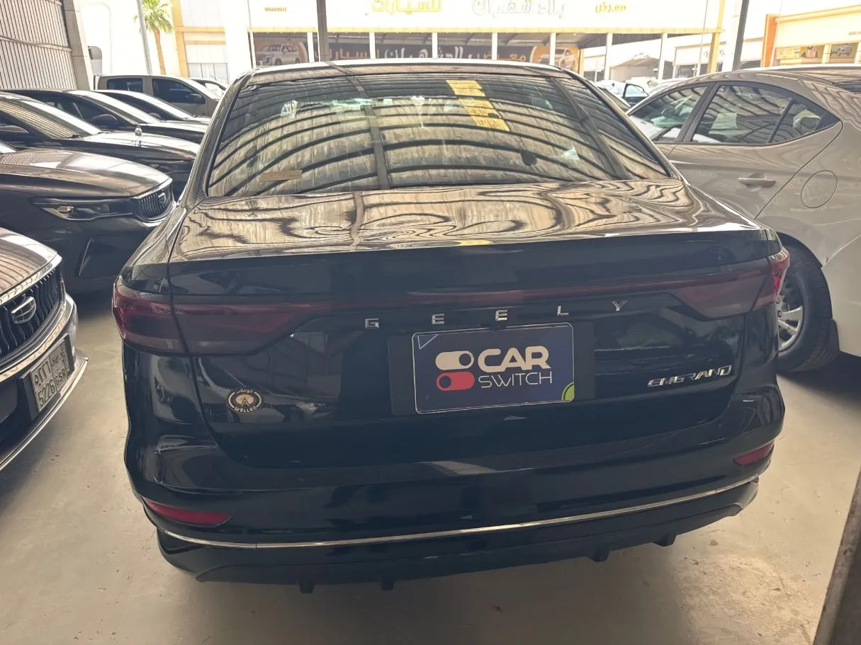 Car image 4
