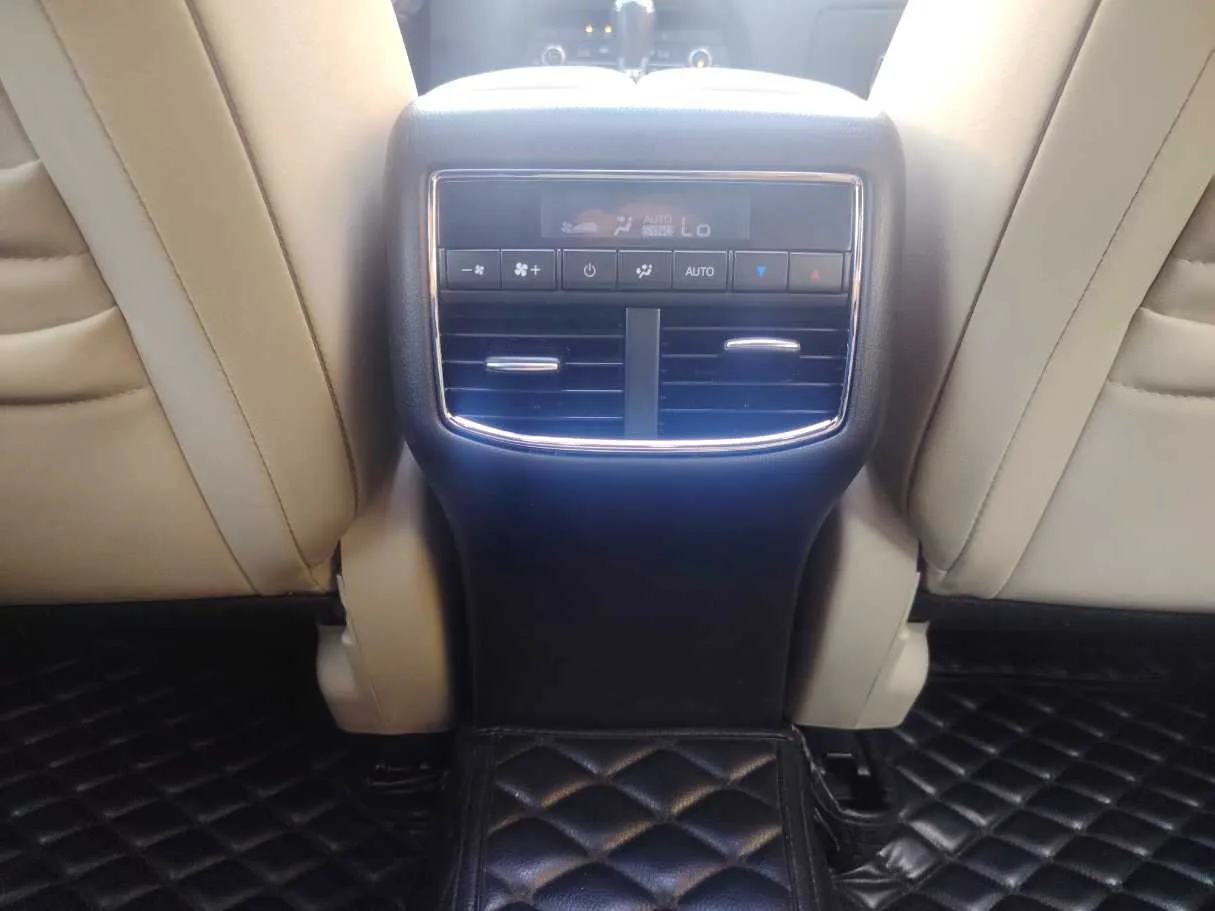 Car image 28